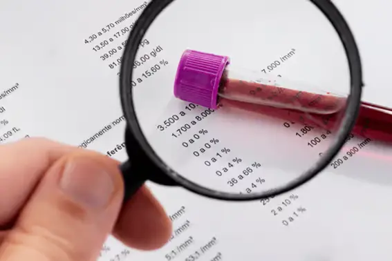 Análise e interpretação de exames laboratoriais