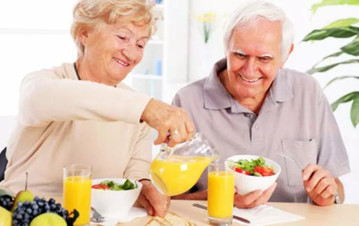 idososdevemiraonutricionista Nutricionista Bárbara SantAna idosos devem ir ao nutricionista